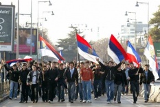 Manifestantes proserbios, este martes en Montenegro