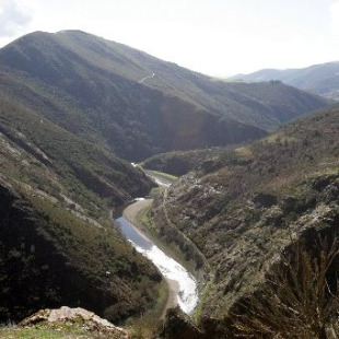 O Río Navia xa soporta tres encoros e catro présas hidroeléctricas