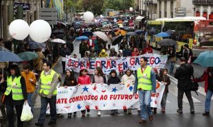 Pancartas do BNG e globos da Mesa na marcha pola lingua do pasado 18 de maio