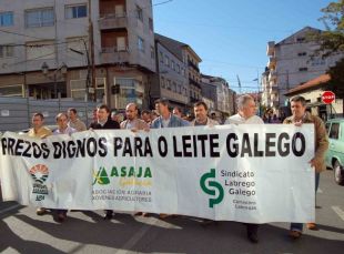 Os representantes dos tres sindicatos esta segunda feira en Lalín / Imaxe: Unións Agrarias